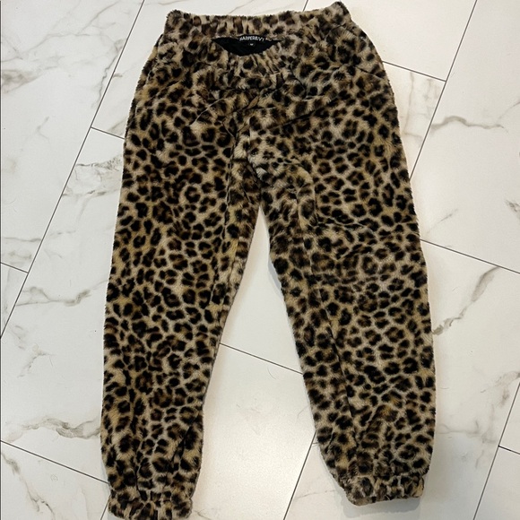 harper & ivy Pants - Harper & Ivy women’s Leopard Print Joggers